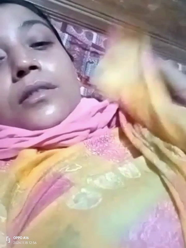 Horny Milf Showing Her Bigboobs