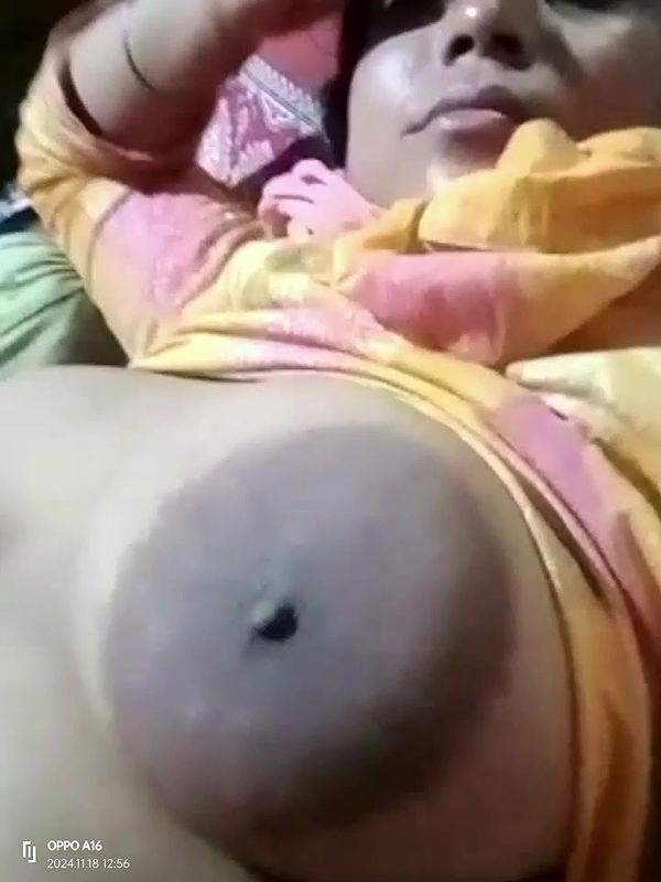 Horny Milf Showing Her Bigboobs