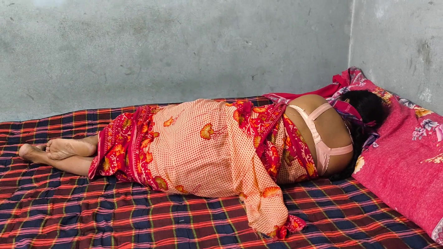 I see my step aunty lying on the bed in a hot position. My sexual desire increases after seeing her