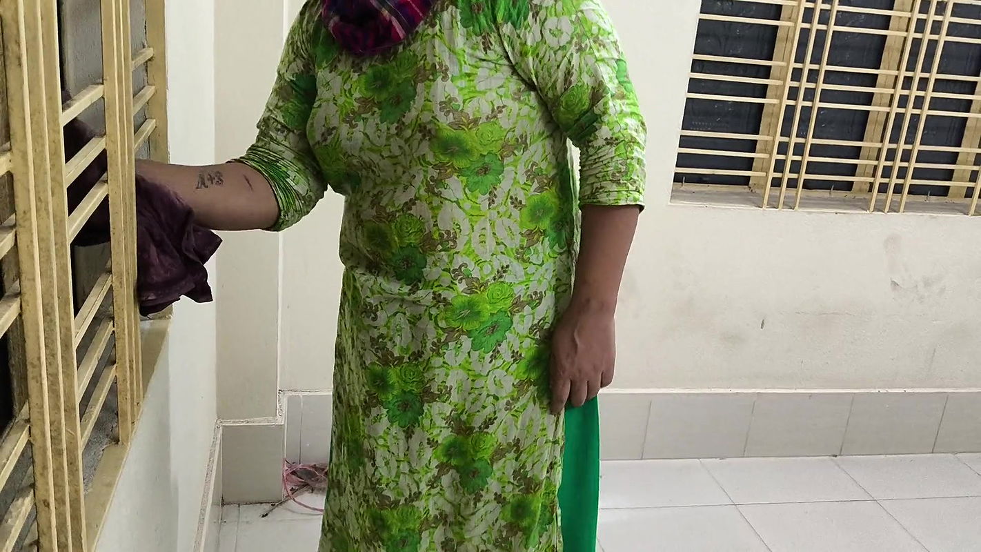 I suddenly see my older sister was cleaning my room but I hugged her and started fucking her in the ass