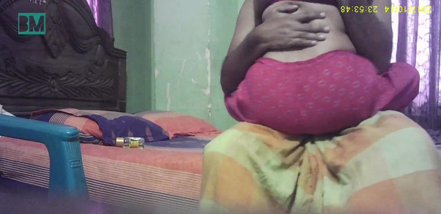 Mommy Got Boobs – Home-made Desi Tits