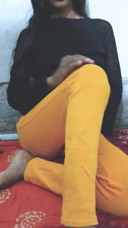 SUMAIYA MUSTERBATION WITH AUBERGINE