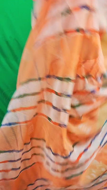 Indian Hot Bhabhi ? saree change – in hindi video