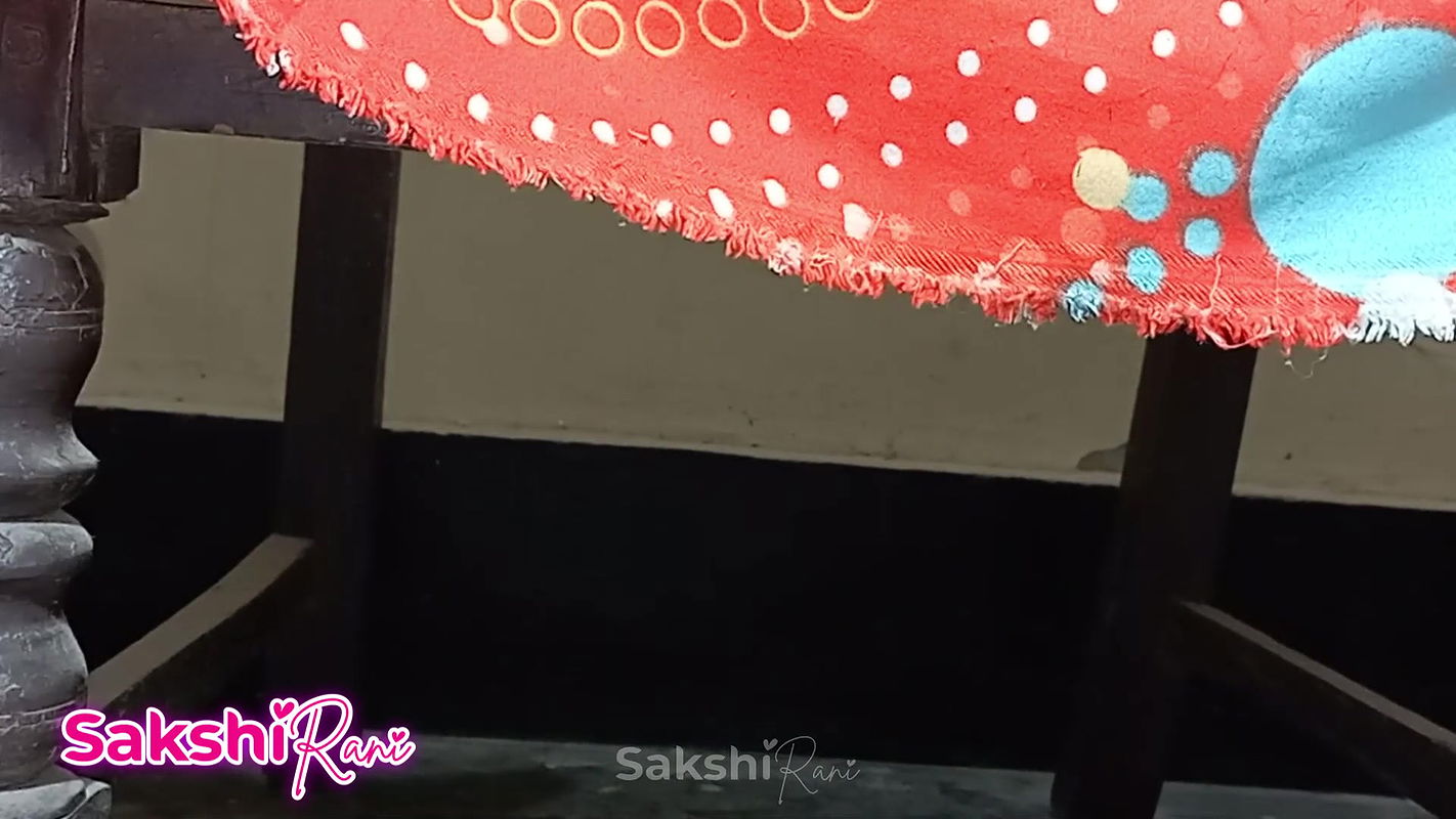 The owner cleaned the maid’s cymbals when the mistress the market