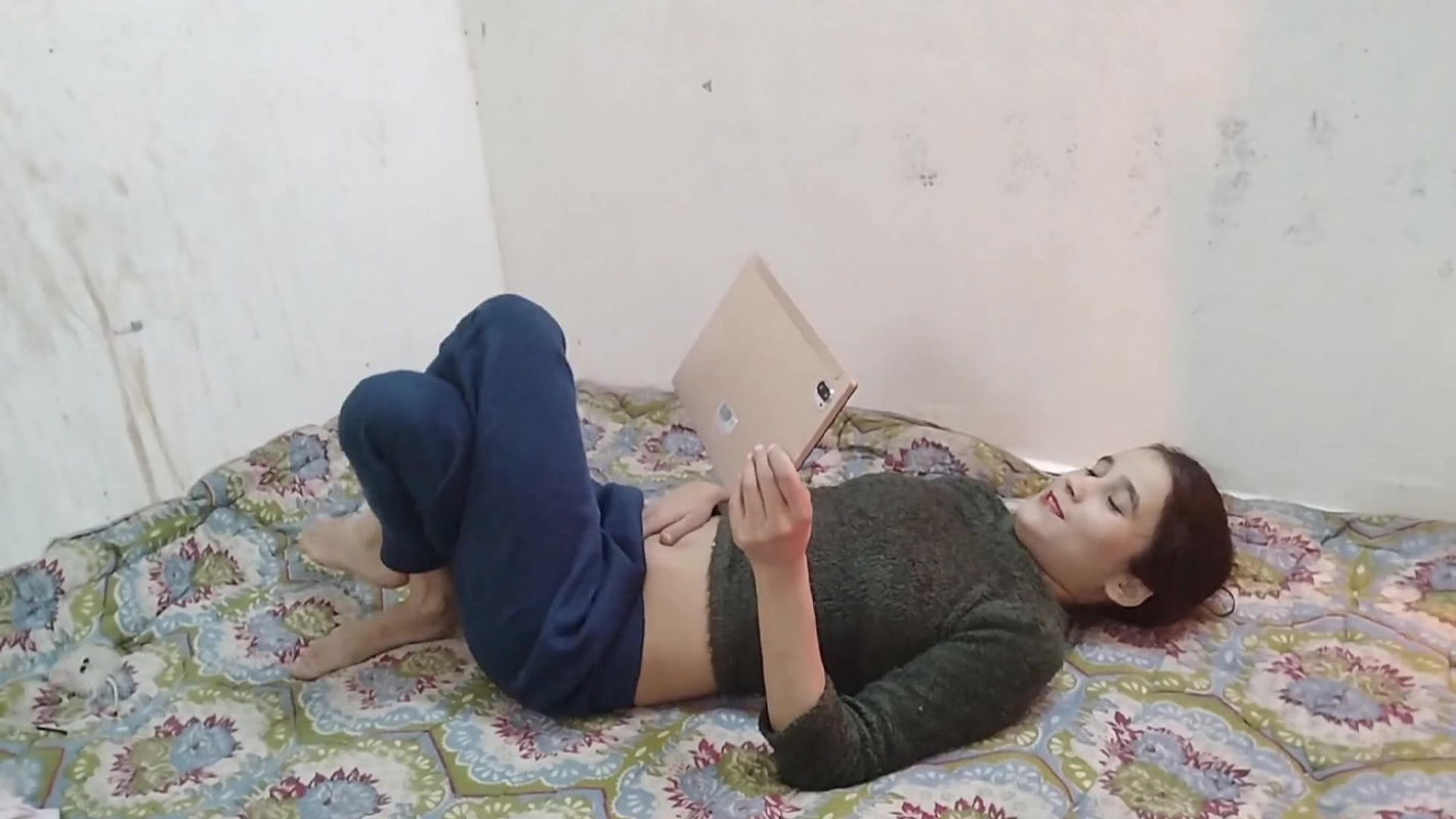 College Girl Apni Chut Me anguli Dali