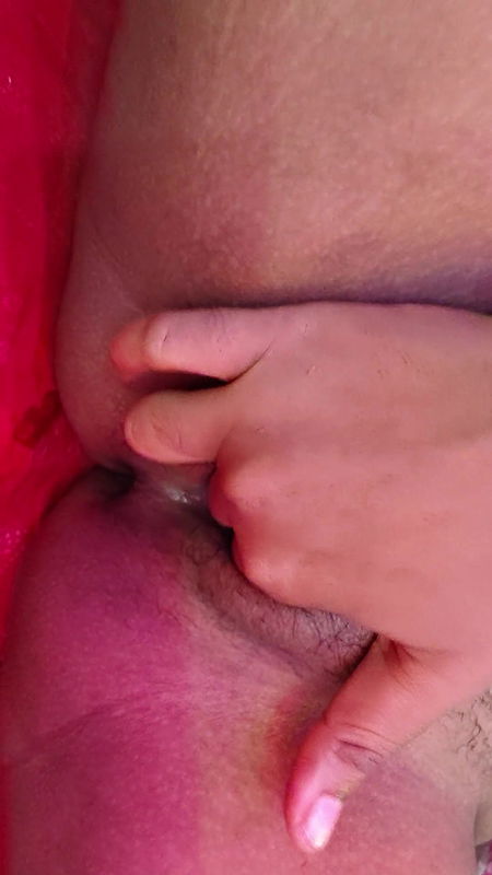 Cute girl fingers hot pussy in viral video