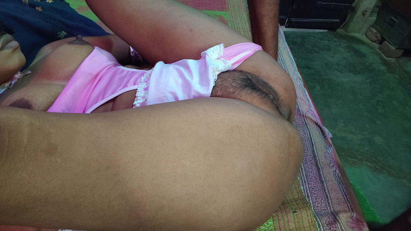 Desi village Bhabhi with Hotel boy chudhi