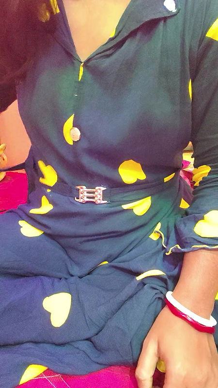 Hot desi bhabi fingers pussy