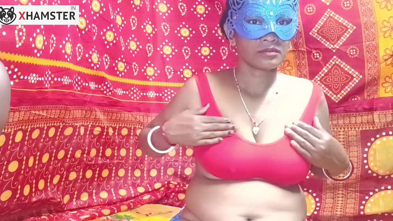 My husband can’t fuck me so I use toys to relieve my pussy irritation Bengali nomita