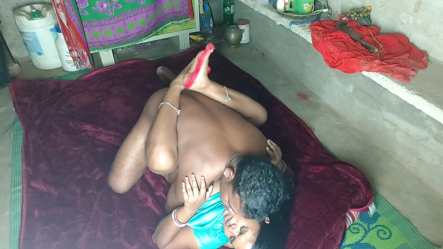 Neighbor’s sexy hot aunty got naked and fucked desi style fucking