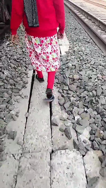 nomita bhabhi Peeing outdoors