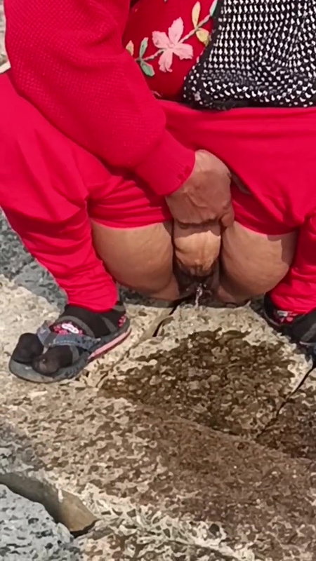 nomita bhabhi Peeing outdoors