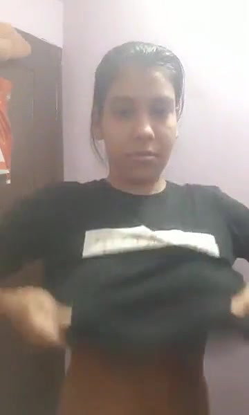 Desi Girl Shows Her Boobs and Pussy
