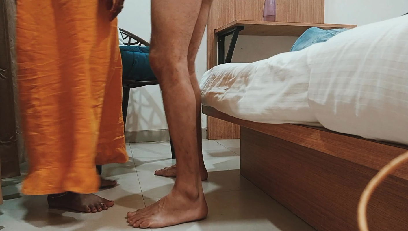 Część 2. Napaleni indyjski sąsiedzi żona trudno jebanie i jęki. Kurwa w stylu pieska