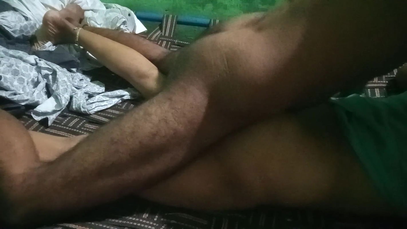 Desi Indian Bihari Bhabhi Was Made to Lay Upside Down and Get Fucked