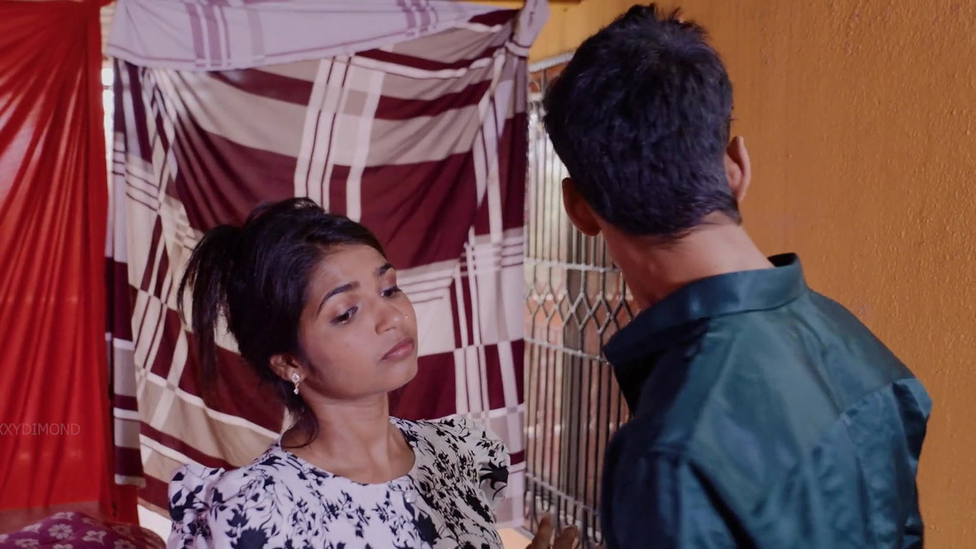 Desi indyjska para złamała dziewictwo z sosem czekoladowym na dachu ich domu, a następnie uprawiała seks pod prysznicem