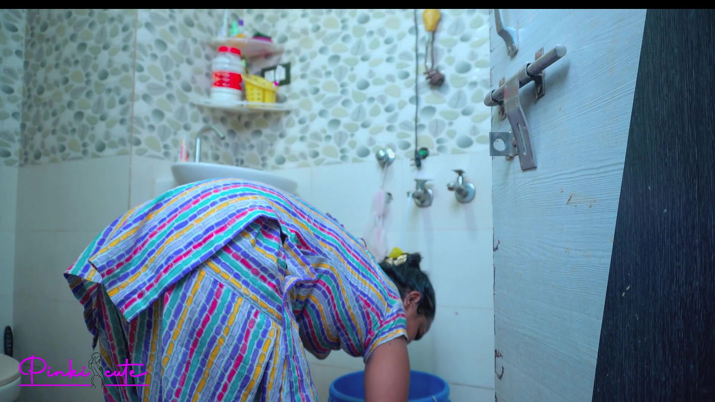 Desi Mms-indyjska macocha Kąpiel- Pasierb potajemnie strzela nagie kąpiel wideo jego macochy.