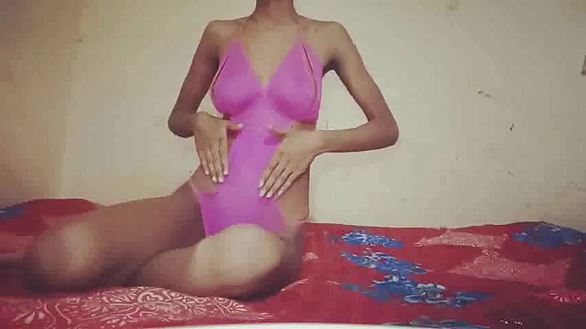 Desi Super Hot Sexy Bhabi Showing Her Boobs