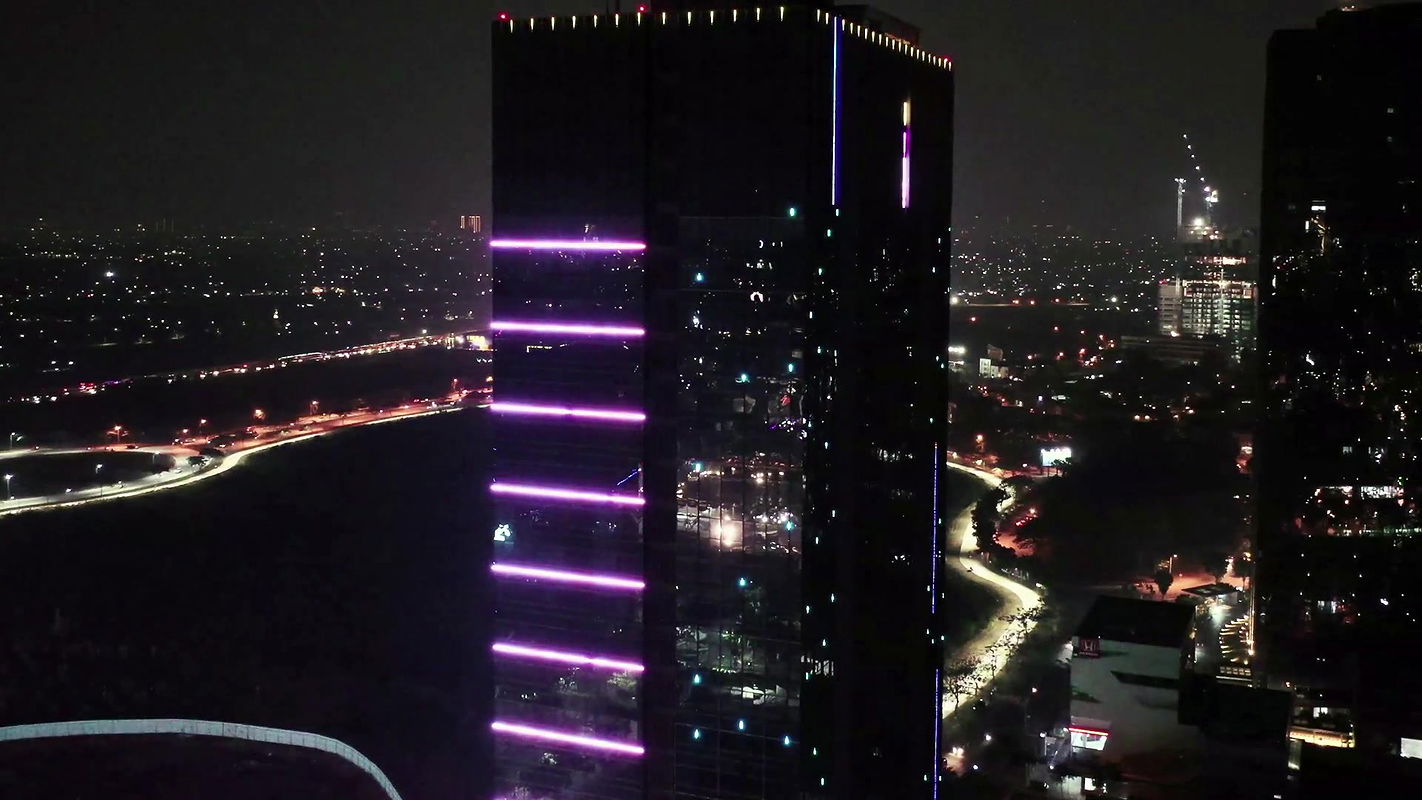 Dlaczego nie ssiesz swojej przyrodniej siostry duże piersi i mleko, podczas gdy ściskam moje duże cycki, ssie moje sutki zbyt