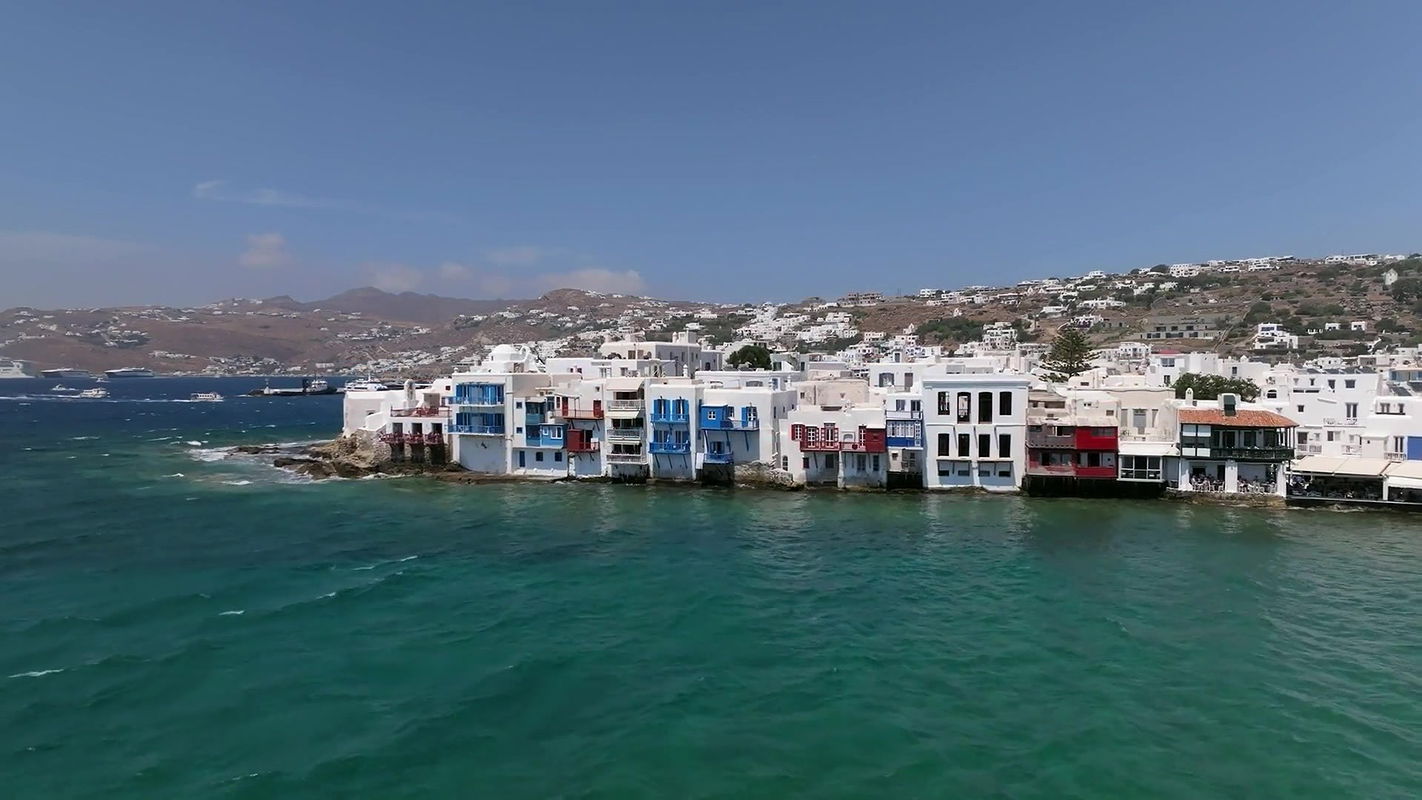 Duża dupa cycata macocha idzie do zboczonego pokoju pasierba, aby go przelecieć, podczas gdy jej mężowie w pracy