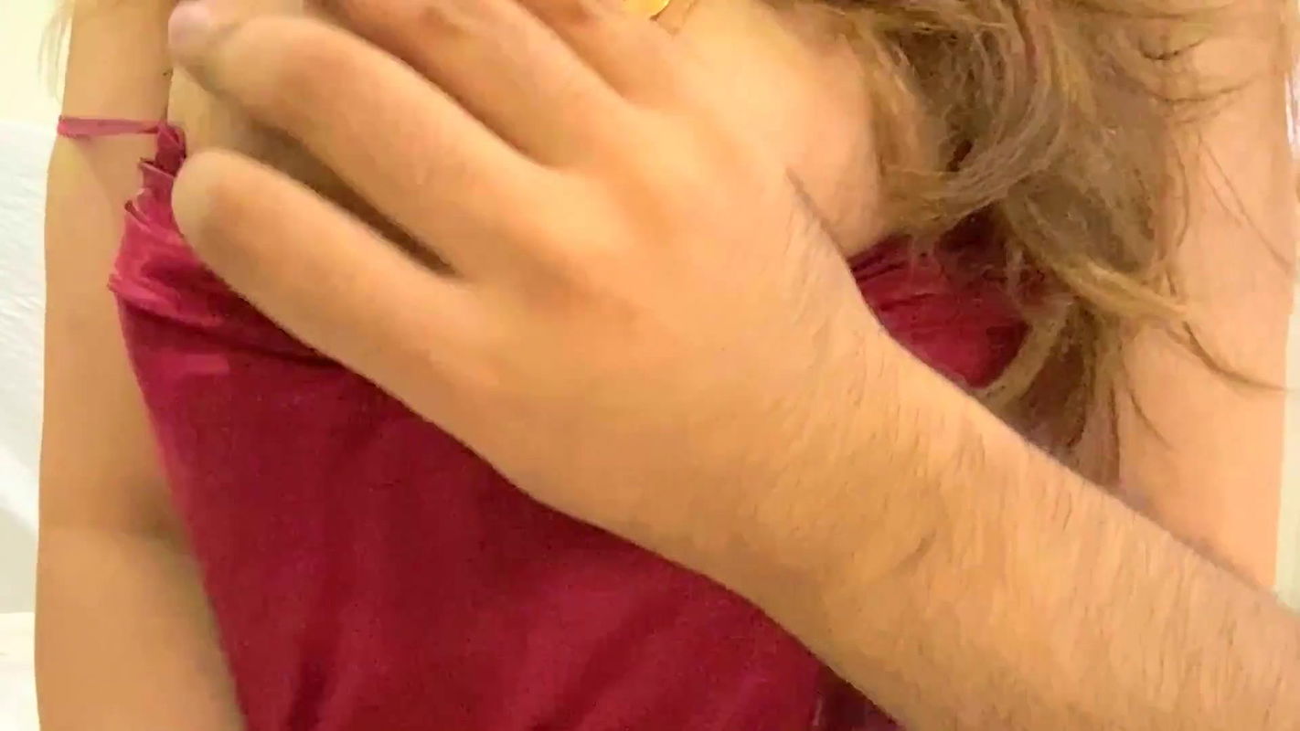 Fantazja o pieprzeniu mojej macochy z wielkimi dużymi piersiami staje się prawdziwa