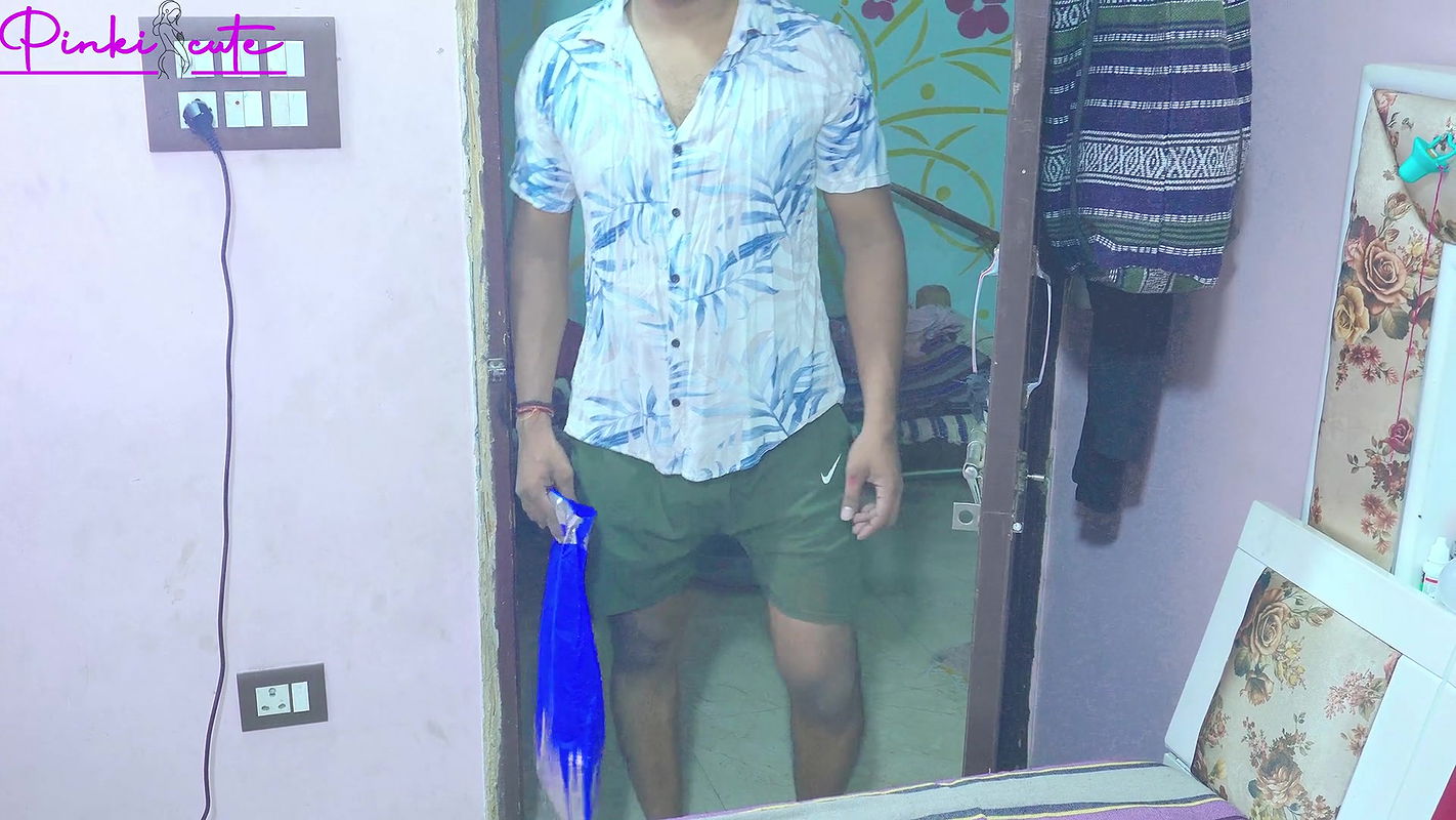 Gorąca Ravinadesi przyrodnia siostra nago przed salonem, podczas golenia owłosionej choot