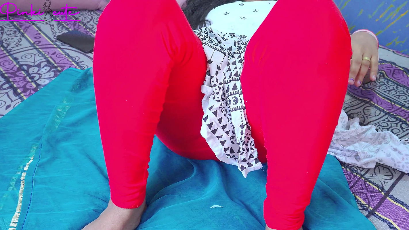 Gorąca Ravinadesi przyrodnia siostra nago przed salonem, podczas golenia owłosionej choot