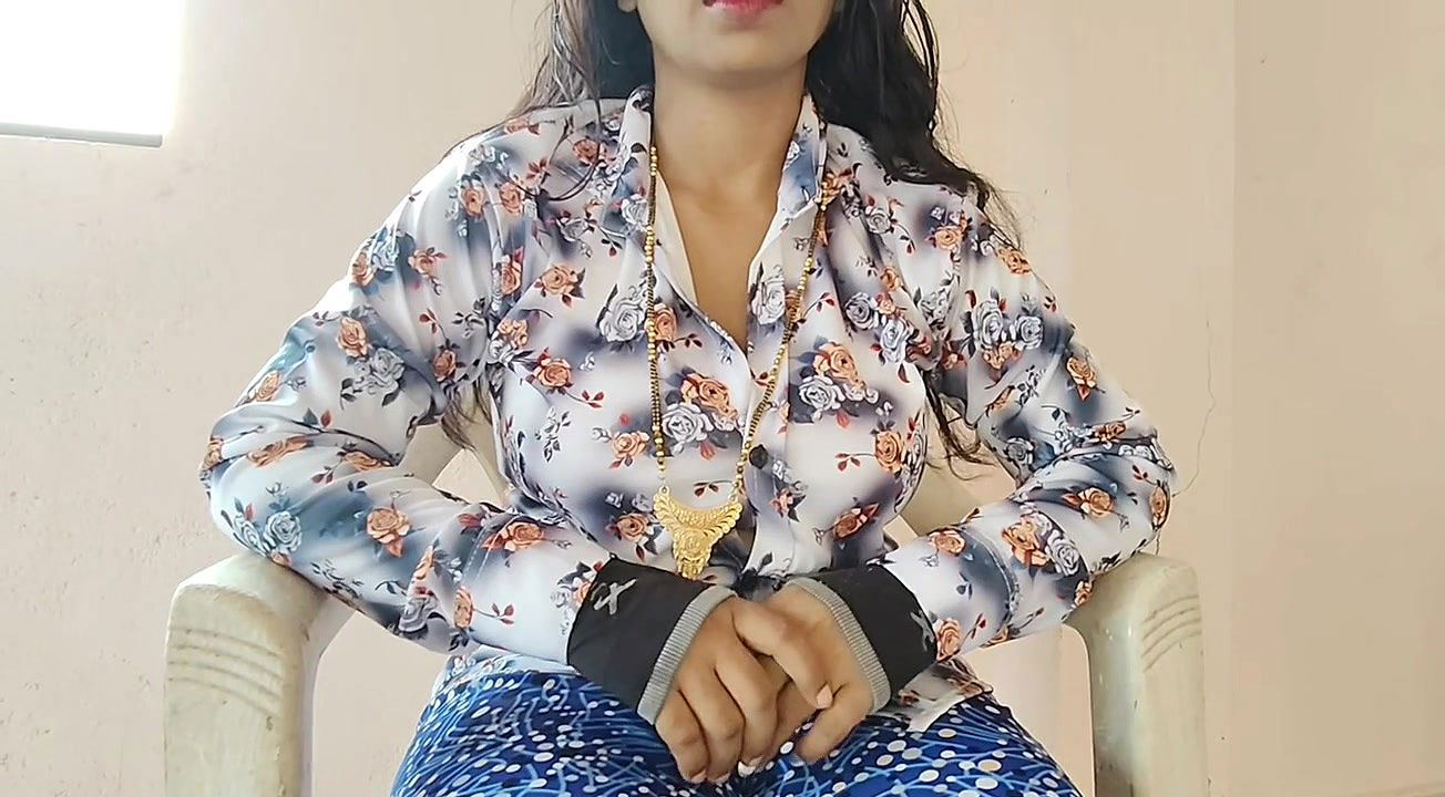 Gorąca seksowna Bhabhi uprawia seks z szefem biura, aby dostać pracę w firmie korporacyjnej