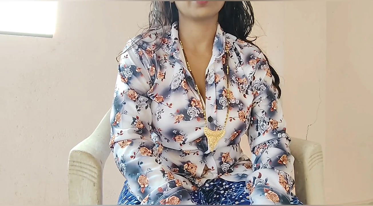 Gorąca seksowna Bhabhi uprawia seks z szefem biura, aby dostać pracę w firmie korporacyjnej