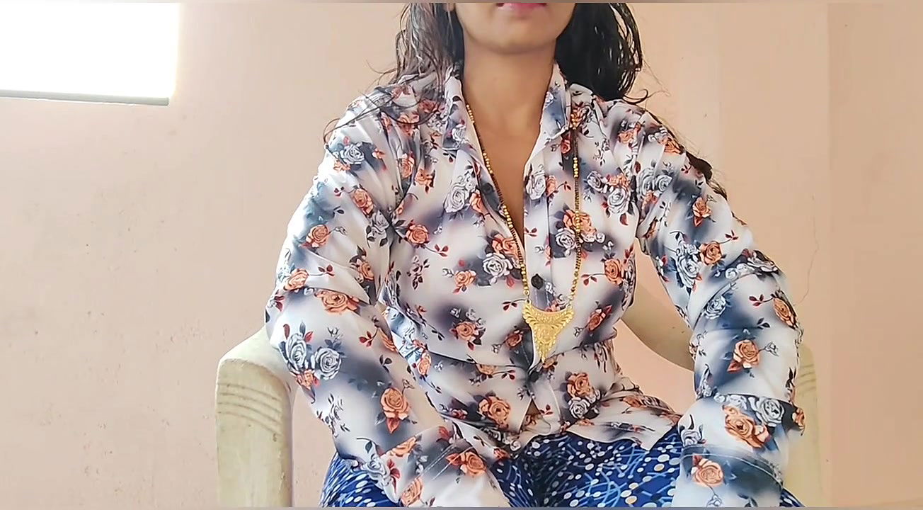 Gorąca seksowna Bhabhi uprawia seks z szefem biura, aby dostać pracę w firmie korporacyjnej