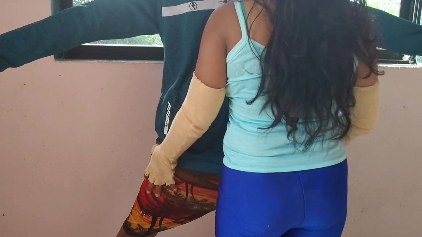 Gorąca seksowna indyjska dziewczyna college Sarika Sex ze swoim chłopakiem