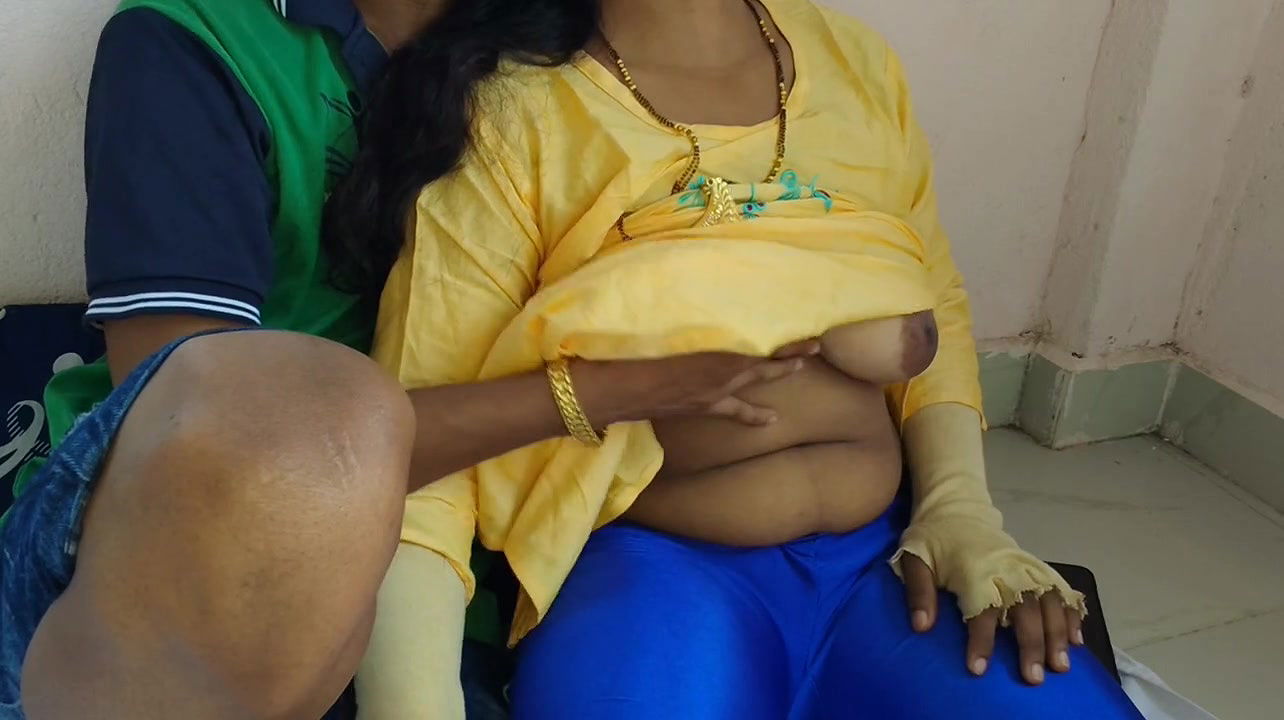 Gorąca seksowna Marathi Sarika ciocia piesek styl seks z bluzką Trailor