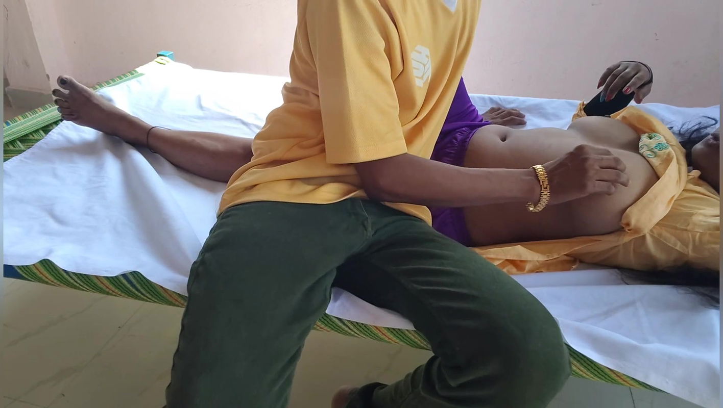 Gorąca seksowna Sarika Bardzo ostry seks na pieska z przyrodnim bratem