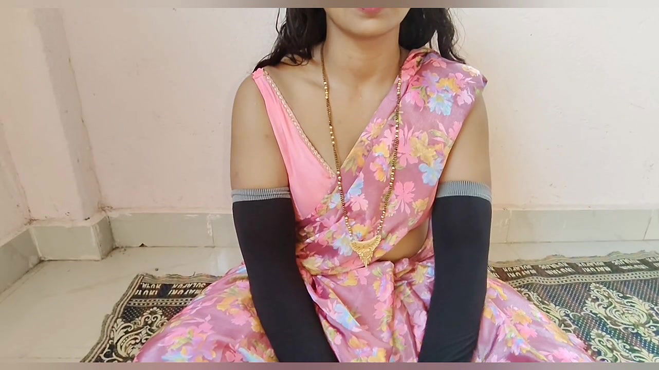 Gorąca seksowna Sarika zadzwoniła do domu przyjaciela męża, uprawiała z nim seks i ugasiła pragnienie