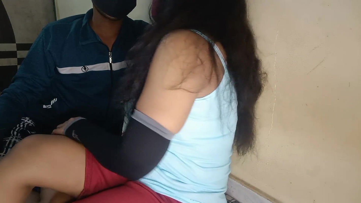 Gorąca seksowna żona Tharki zrobiła ogromny nastrój i ugasiła pragnienie