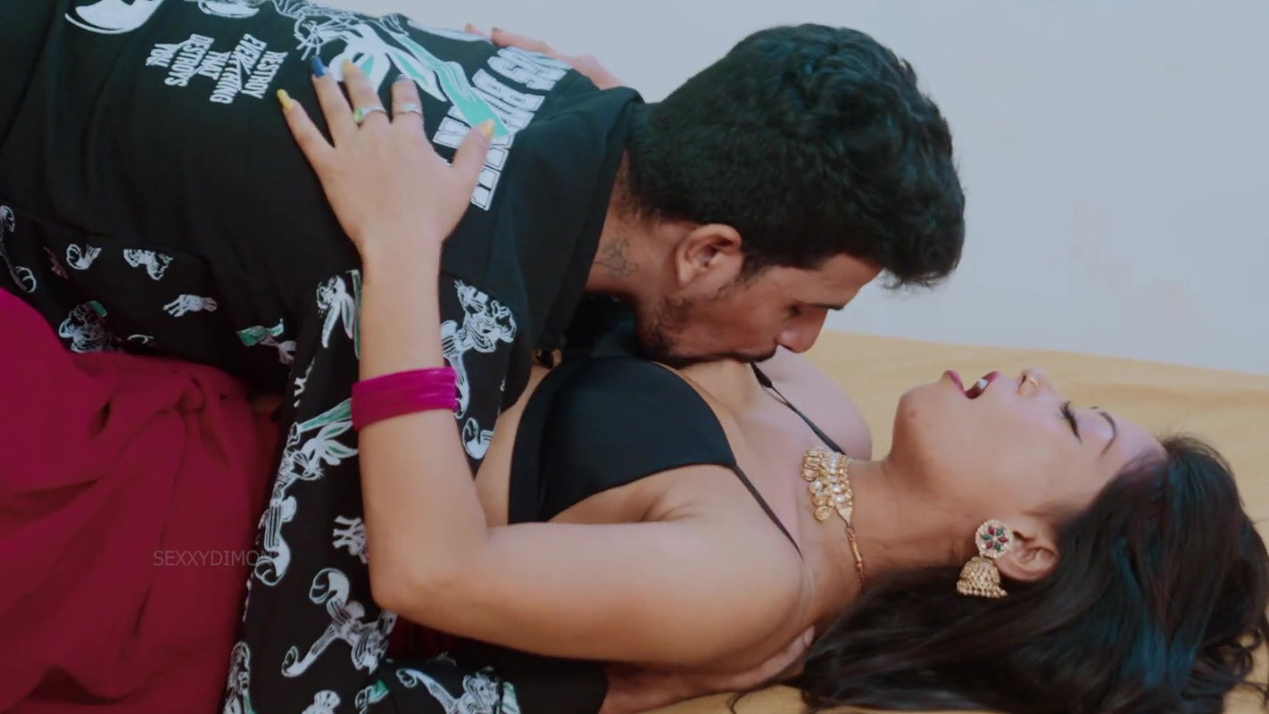 Hot Desi Indian Assam Pornstar Gargi pierwszy raz w Sarie Full Hard Core Sex z chłopakiem