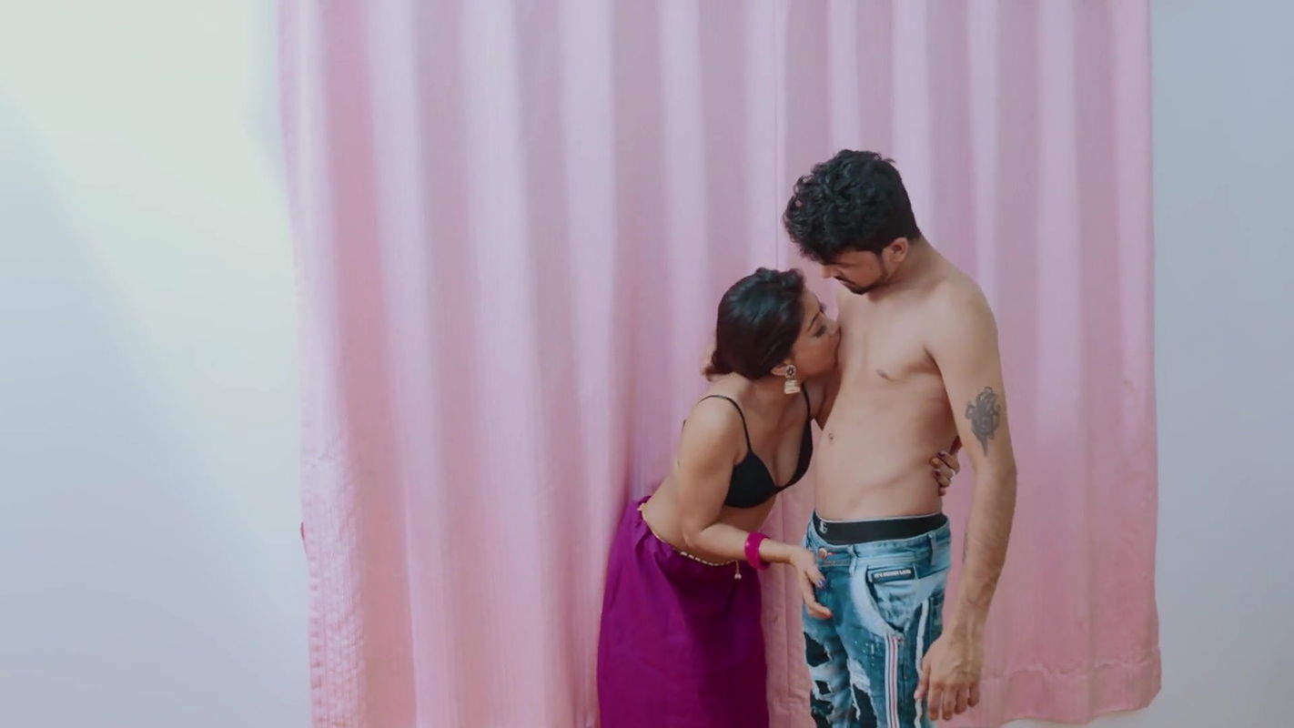 Hot Desi Indian Assam Pornstar Gargi pierwszy raz w Sarie Full Hard Core Sex z chłopakiem