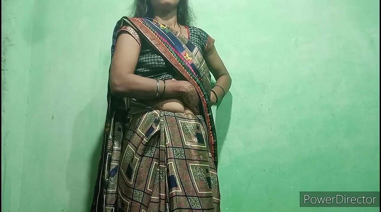 Indian Village Bhabhi Sex with Her Husband in Saree