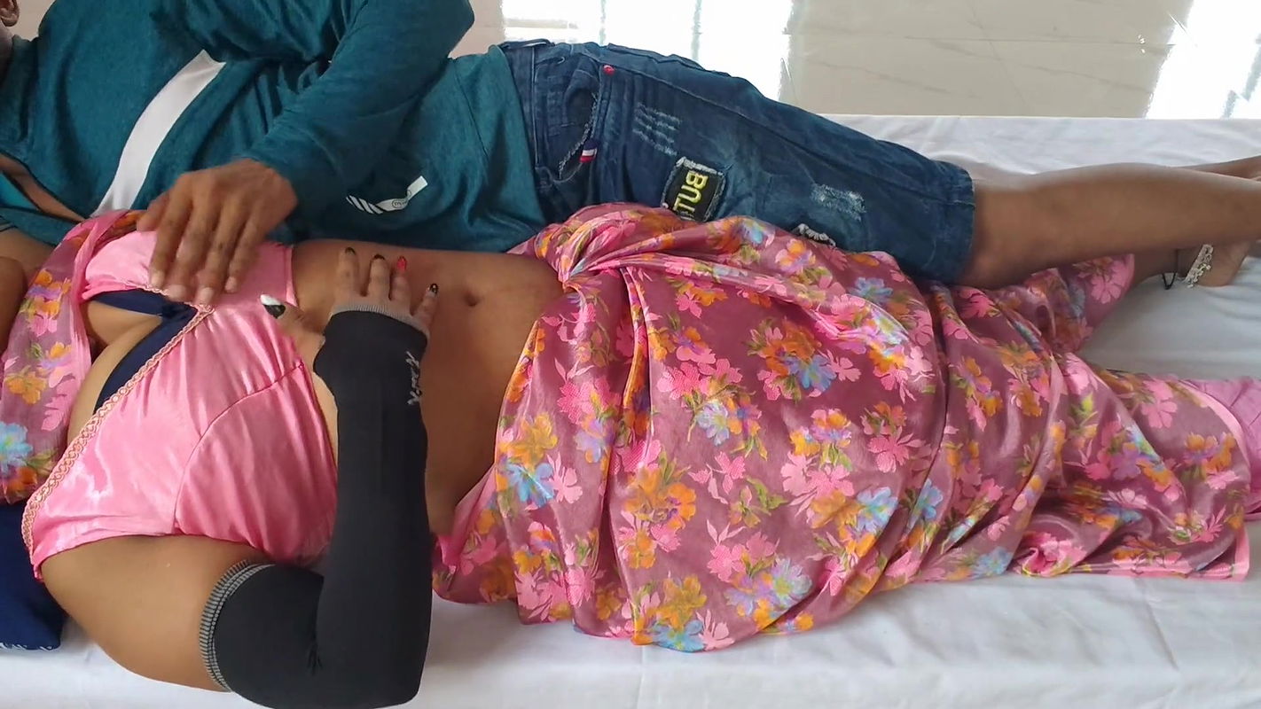 Indyjska gorąca Sarika Bhabhi bardzo ciężko seksowna z mężem