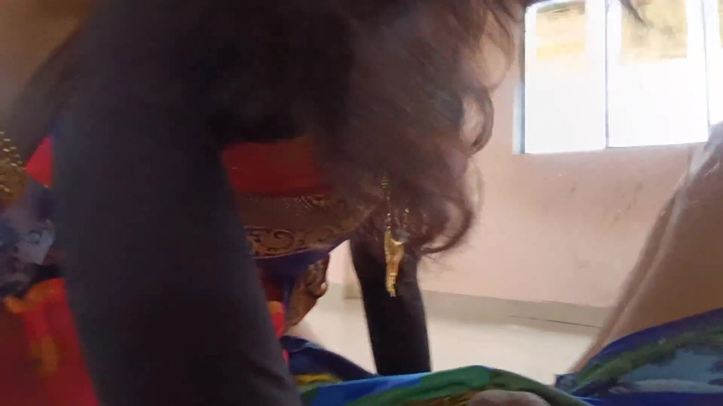 Indyjska pokojówka Kanta Bai uprawia seks w stylu pieska z szefem