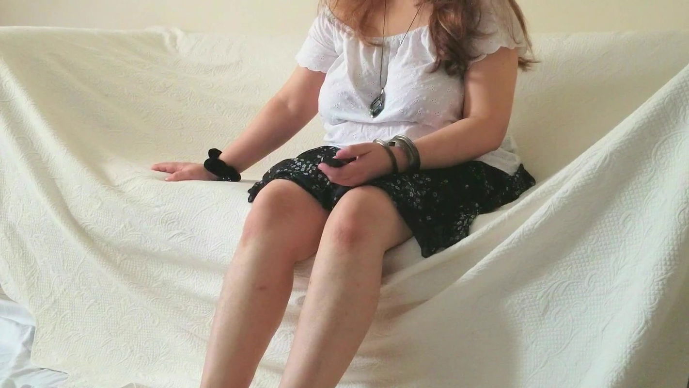 Krok rodzeństwo prawie złapane przez rodziców podczas oglądania nieocenzurowany film porno Hentai