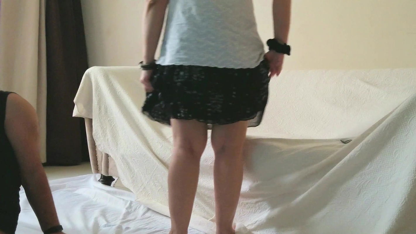 Krok rodzeństwo prawie złapane przez rodziców podczas oglądania nieocenzurowany film porno Hentai