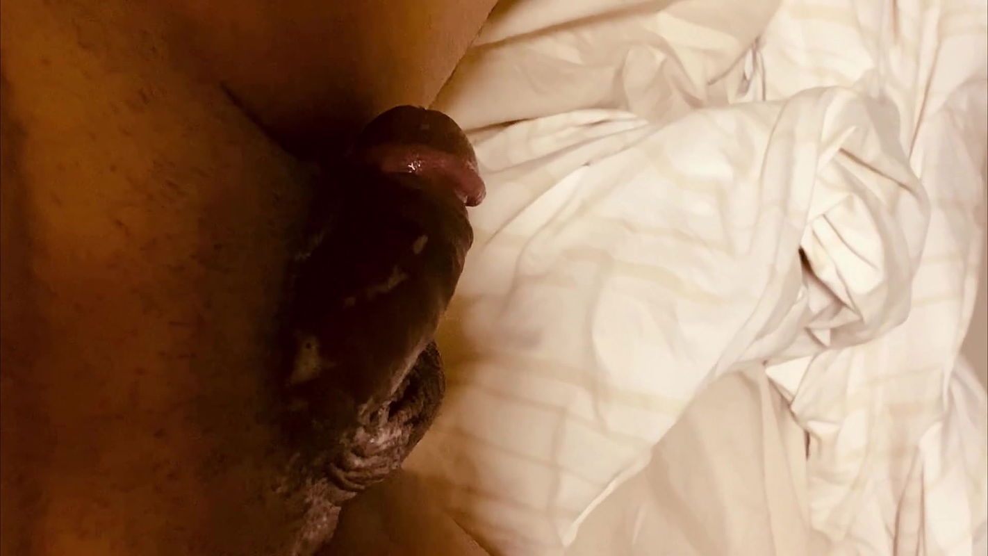 Macocha poczuł pasierb pulsujący i pompujący jej cipkę pełną ze świeżą spermą