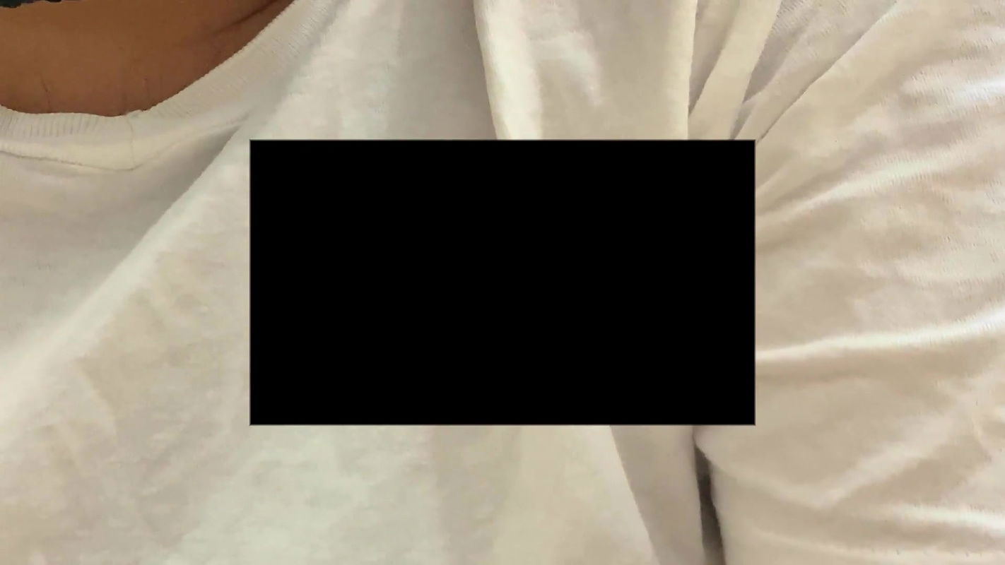 Macocha staje się napalona, gdy pasierb ssie swoje duże cycki i mleko z jej dużych sutków gryząc ekstremalne karmienie piersią