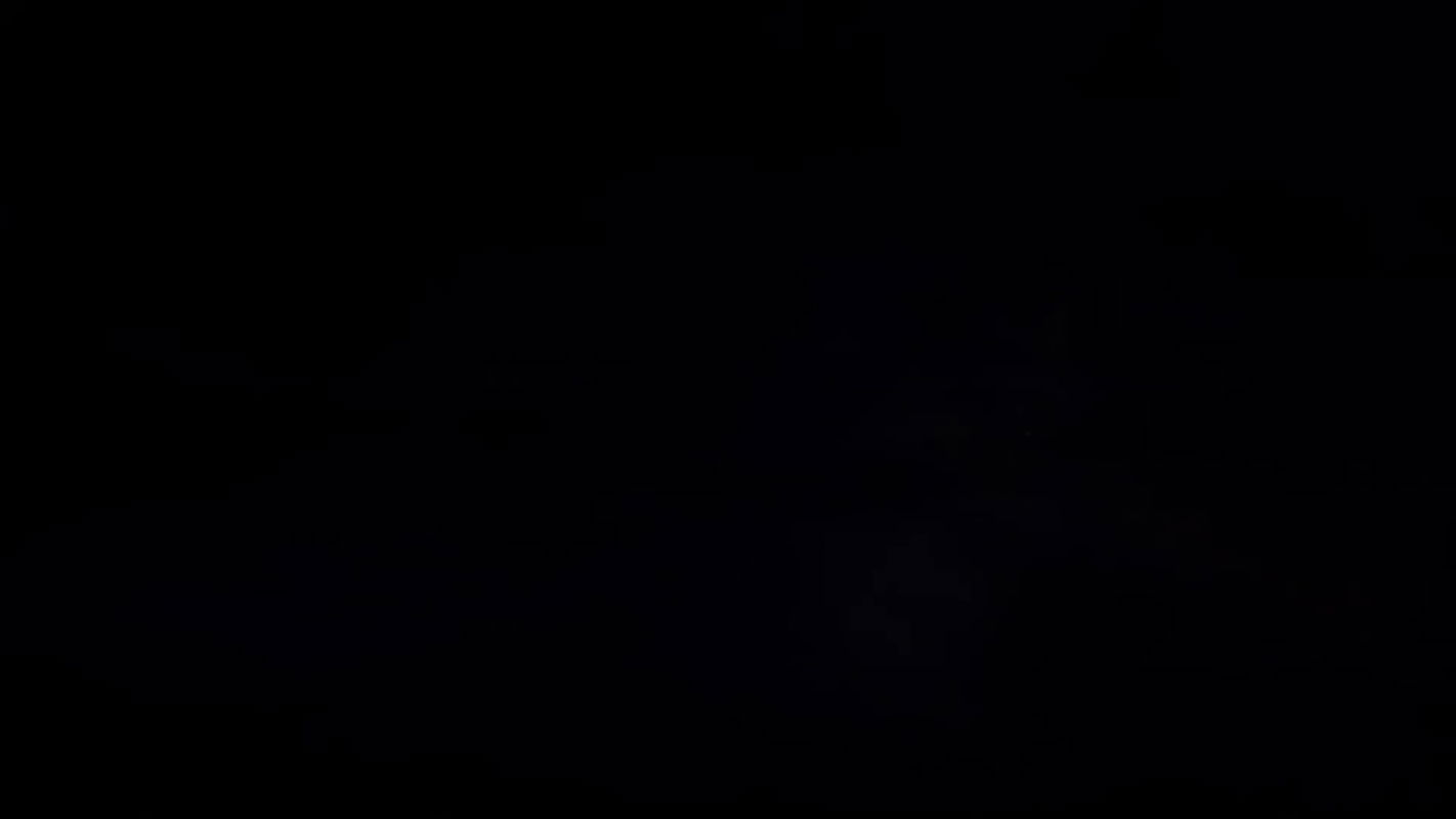 Macocha z ogromnymi dużymi cyckami podskakując jej naoliwione duże piersi podczas jazdy pasierba Wielki kutas, bardzo napalona zdesperowana mamuśka macocha