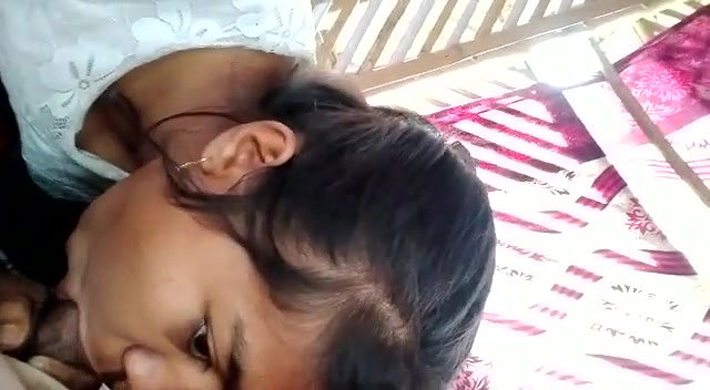 Desi cute girl suck her dick outdoor