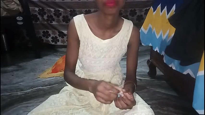 Pados Wale Ladke Ko Bula Ke Raat Me Apni Chut Ki Piyas Bujha Like Bhabhi Ne