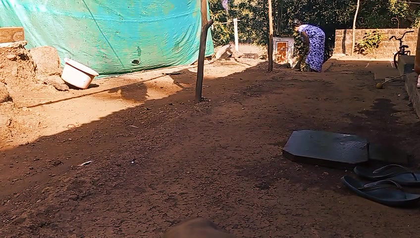 Wiejska macocha zaproś mnie do łazienki, aby uprawiać seks. Desi Bhabhi zdradza męża.