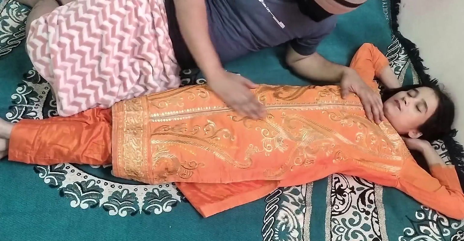 Desi Damad Ne sasumaa Ko chod kar thaka Diya