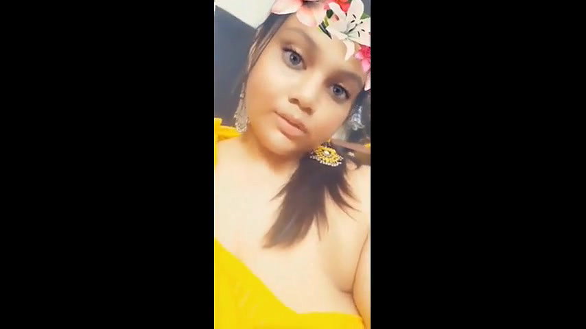 Sexy Chubby Babe Fingering